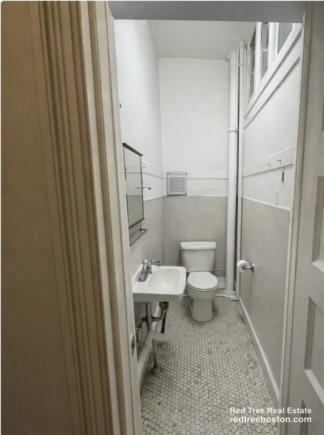 Building Photo - 11 Euston St