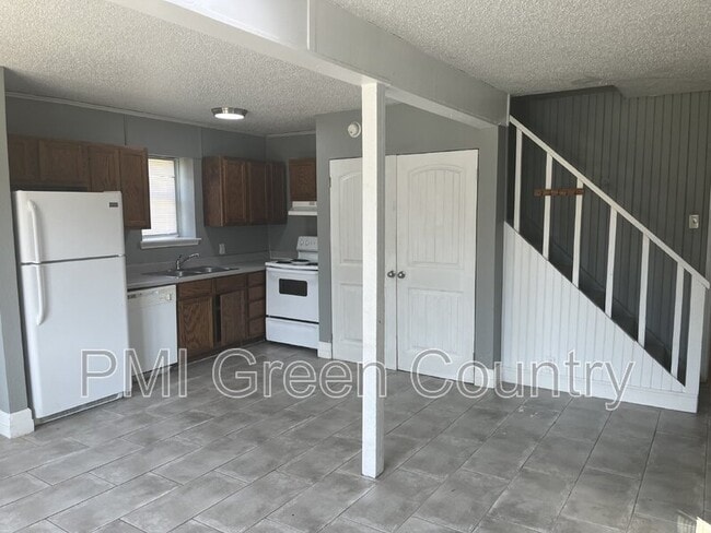 Building Photo - 4807 S 27th W Ave