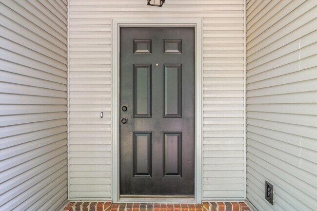 Building Photo - 646 Hunters Ridge Rd