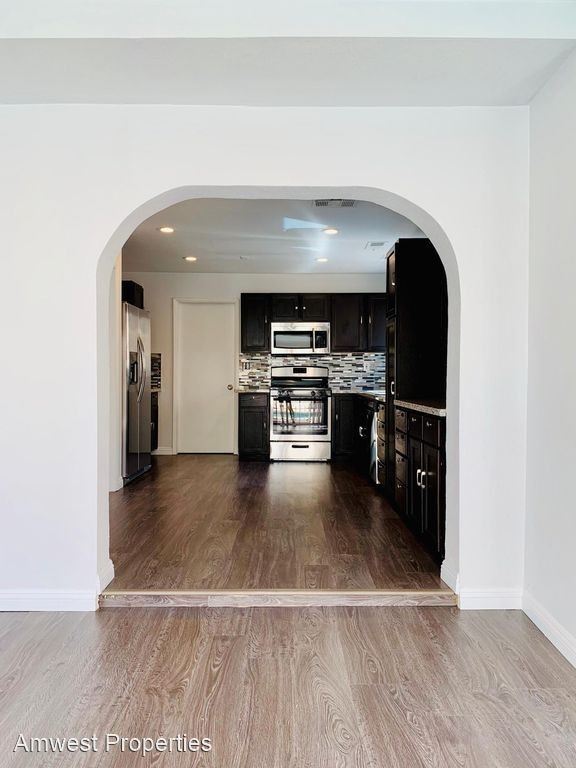 Building Photo - 3 br, 2.5 bath House - 1100 Holliston Circle
