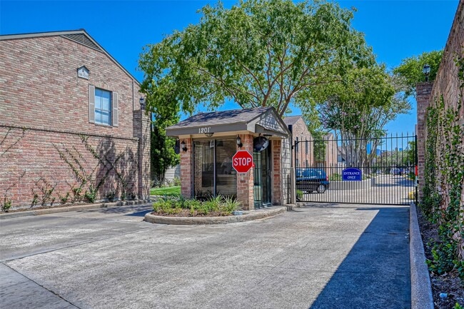 Building Photo - 1201 McDuffie St
