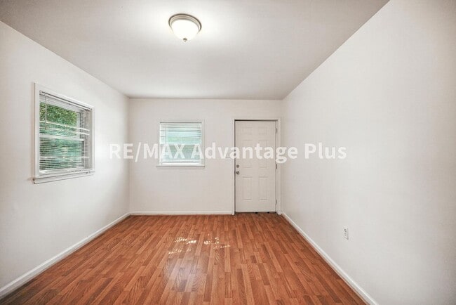 Building Photo - 424 Longwood Ave