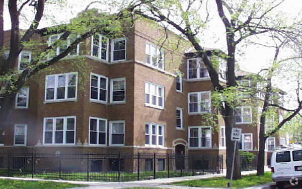 Building Photo - 3314-3324 W Sunnyside Ave