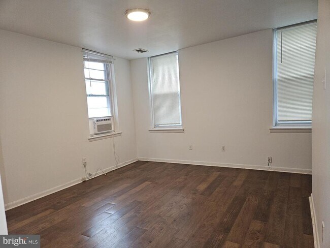 Foto del edificio - 1332 Wagner Ave