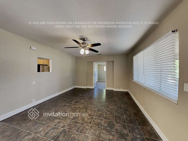 Foto del edificio - 661 N Sunland Dr