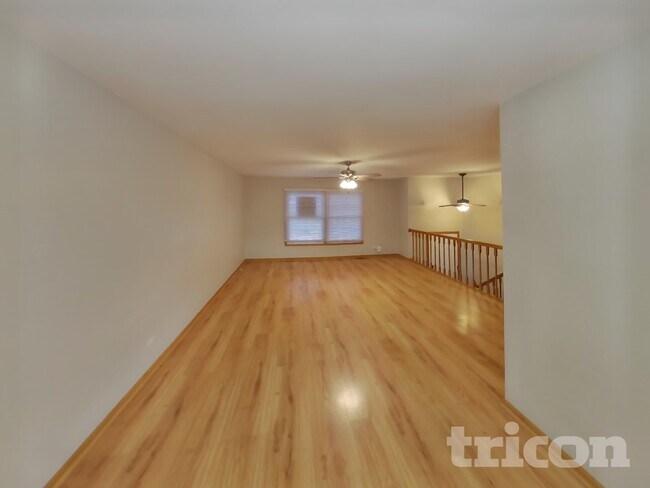 Foto del edificio - 1045 Brush Hill Ln