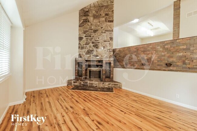Building Photo - 105 Southeast Keystone Circle