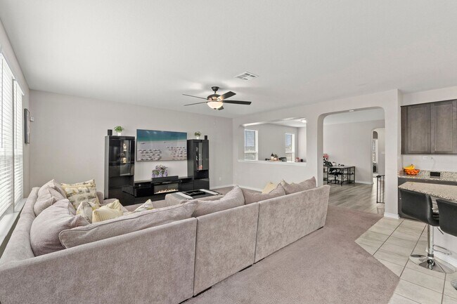 Foto del edificio - Stunning 5 bedroom Home on Far West Side