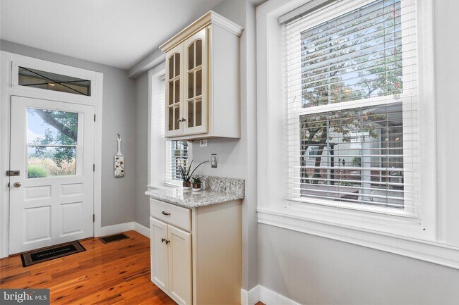 Foto del edificio - 1620 Buchanan Trail E