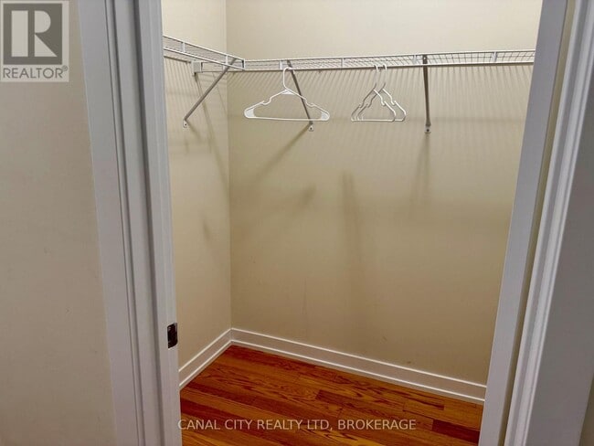 Photo du bâtiment - 6 Lavender Rd