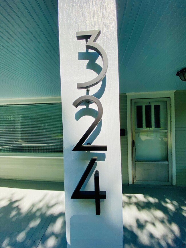 Foto del edificio - 324 SW Franklin Ave