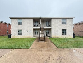 Building Photo - 2309 Terrace Dr