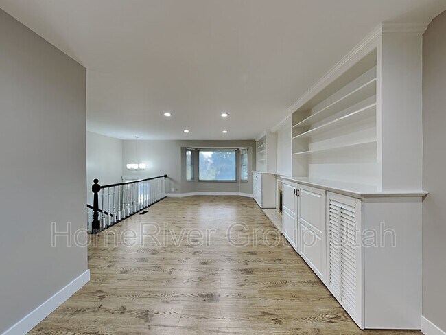 Building Photo - 375 Brahma Dr