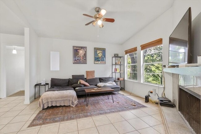 Building Photo - 6307B Shadow Valley Dr