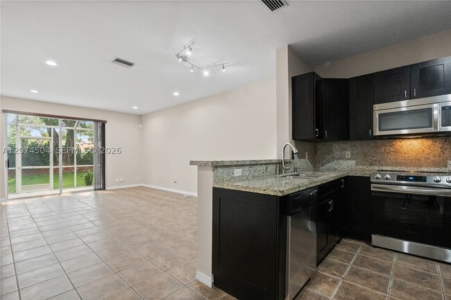 Building Photo - 2082 Madeira Dr