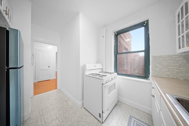 Building Photo - 34-40-40 79th St
