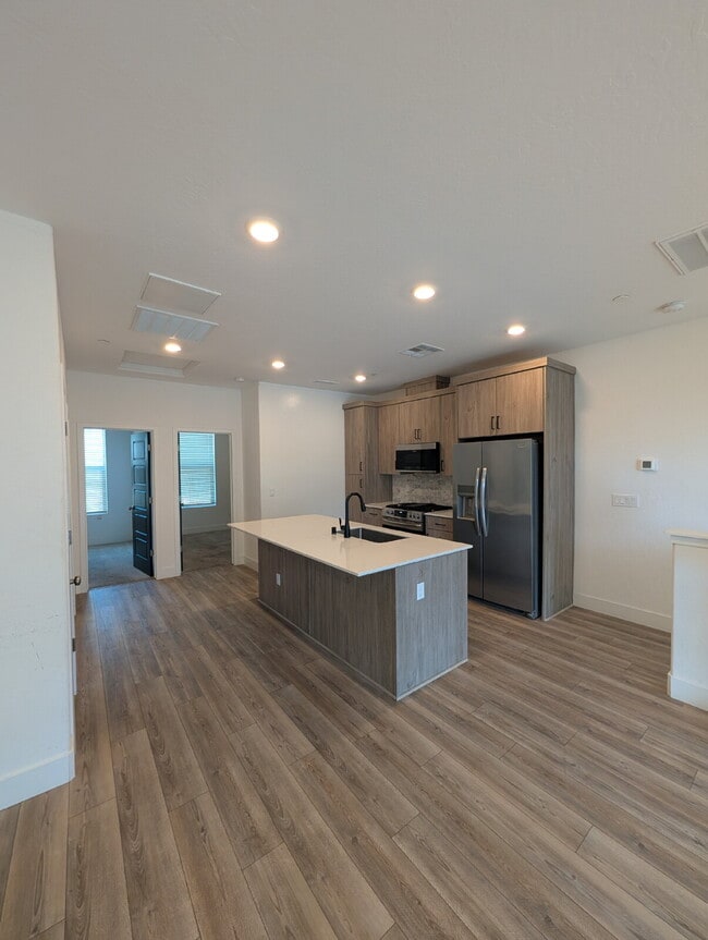 Building Photo - 563 N Cindy Ln