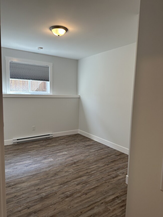 Photo du bâtiment - 8215-B-881A 81a St