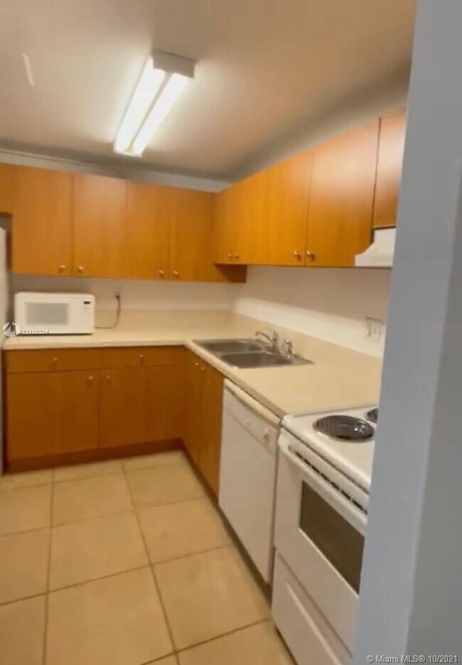 Building Photo - 411 Executive Center Dr