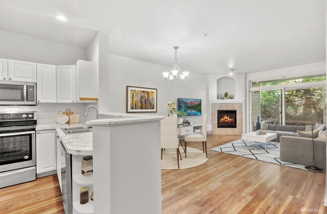 Building Photo - 12712 Admiralty Way