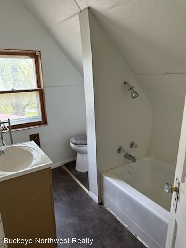 Building Photo - 3 br, 1 bath House - 926 St John Ave