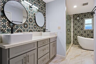 Building Photo - 12018 Beinhorn Dr