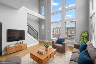 Building Photo - 471 Luray Pl NW