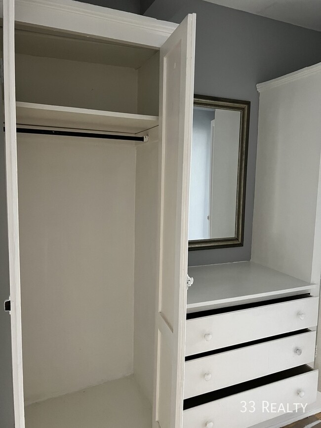 Building Photo - Ready for move in - 2 Bed - NO DEPOSIT - P...