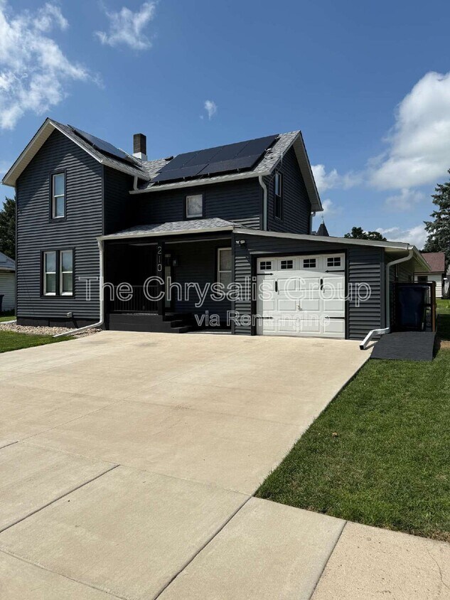 Foto principal - 210 E Farnham St
