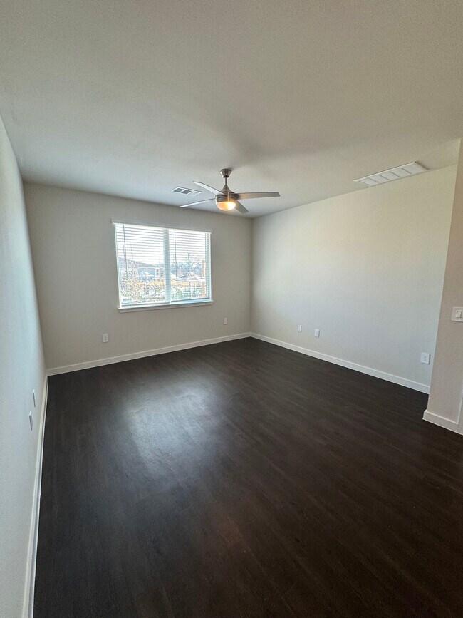 Foto del edificio - 445 Elevon Pkwy