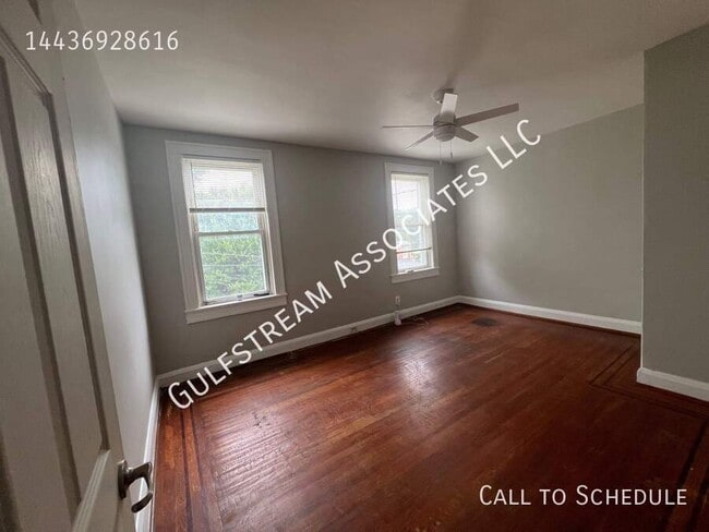 Foto del edificio - 2756 Pelham Ave