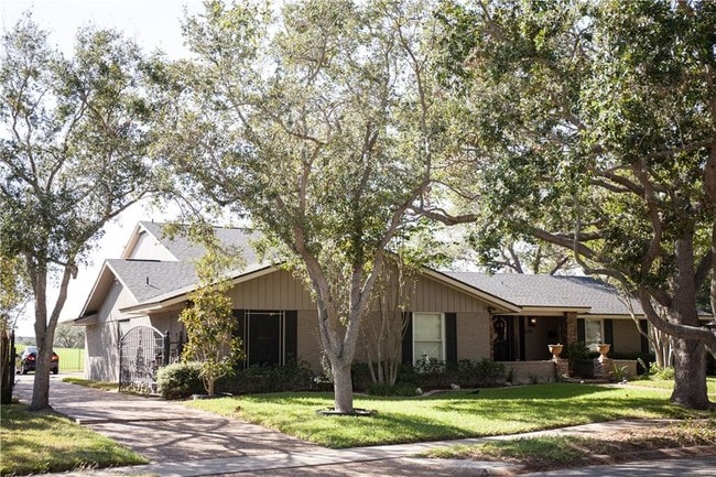 Building Photo - 6337 St Andrews Dr