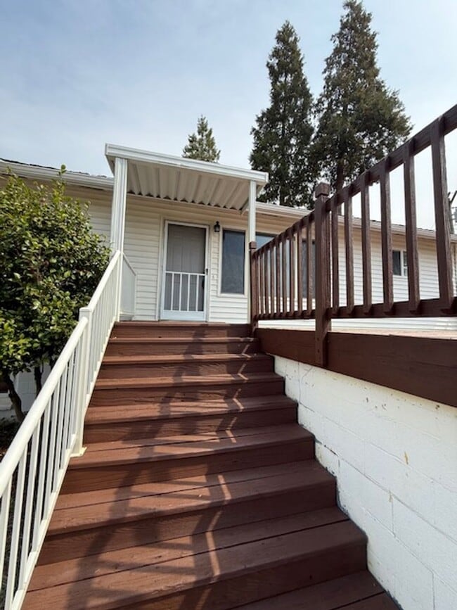 Building Photo - 4 Bedroom 2 Bath Country home Dundee OR. P...