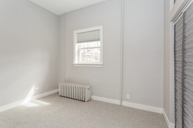 Building Photo - 5856 N Elston Ave