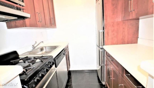 Building Photo - 417 W 58th St