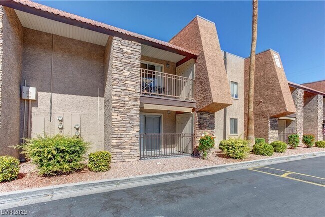 Foto del edificio - 5206 River Glen Dr