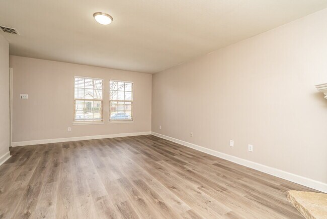 Building Photo - 527 Indian Paintbrush