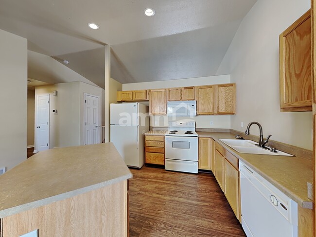 Building Photo - 6062 W Graceland Way