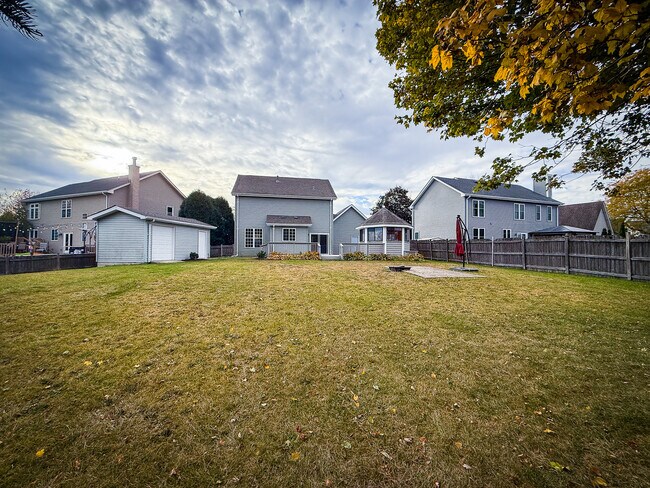 Foto del edificio - 1629 Silver Springs Ct