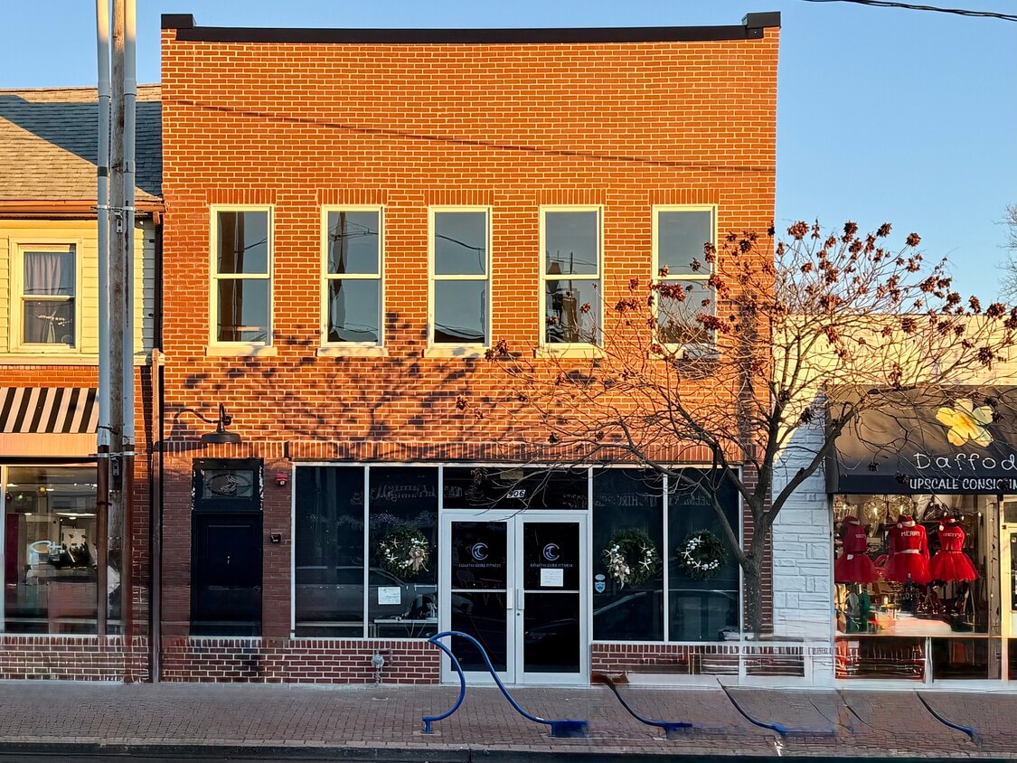 Foto principal - 906 Main St