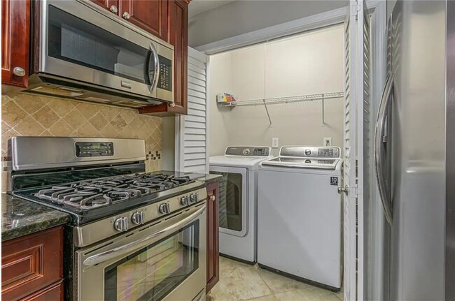 Building Photo - Luxury Living in Smyrna