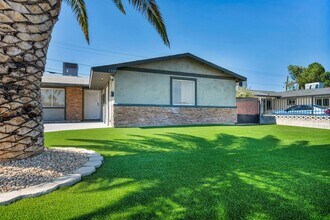 Building Photo - 1305 N Mallard St