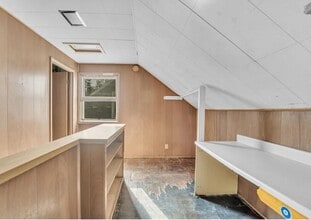 Building Photo - 7151 W Beckett Ave