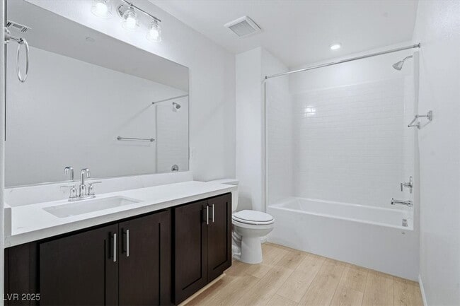 Foto del edificio - 8667 Luxuriant Ave