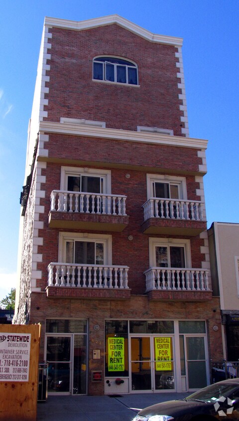 Foto del edificio - 628 Metropolitan Ave