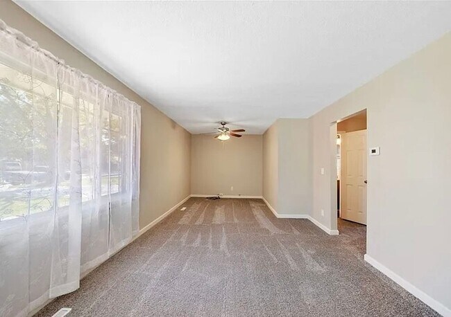 Foto del edificio - Charming Cape Cod - Move In Ready