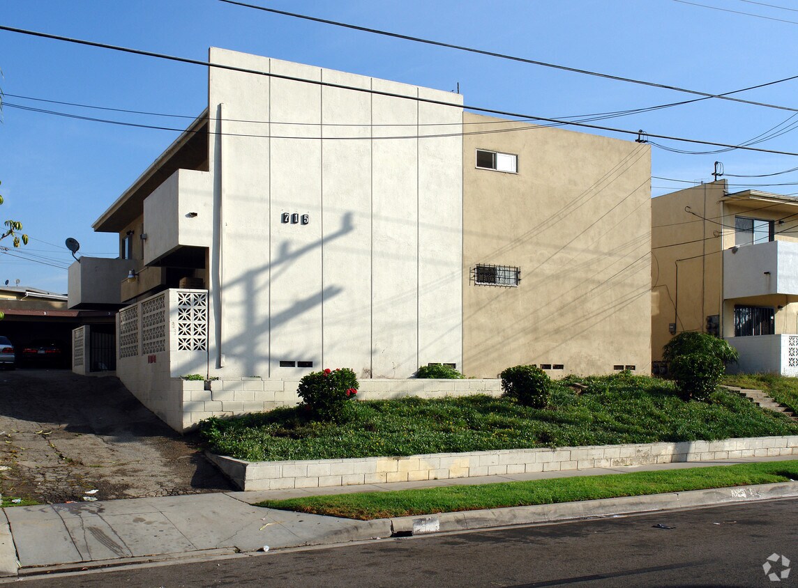 Building Photo - 715 W Hyde Park Blvd