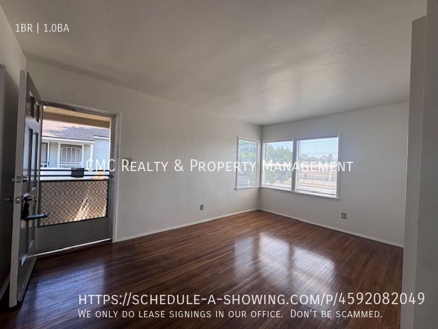 Primary Photo - 4841 1/2 Clark Ave-