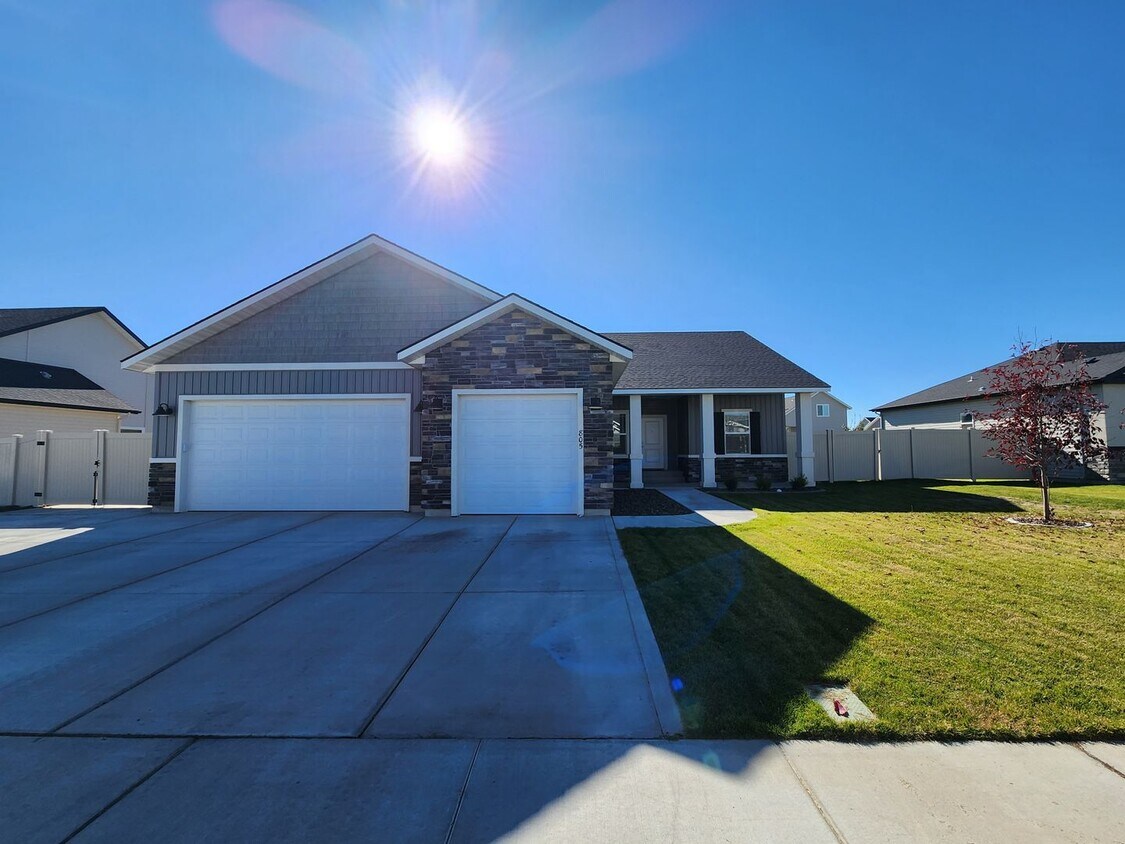 Primary Photo - Beautiful, Immaculate Home in Northwest Tw...