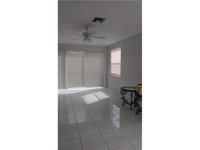 Foto del edificio - 16452 NW 22nd St